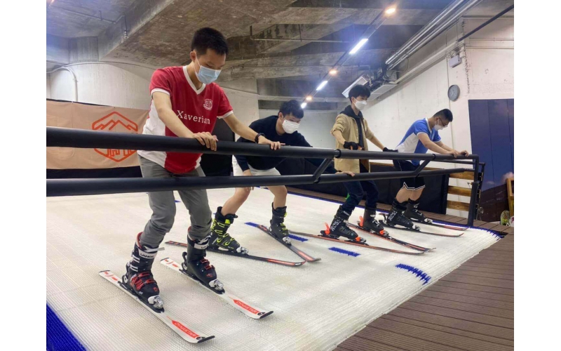 CONVEYOR SLOPE, SKI DECK, OR ENDLESS SKI SIMULATOR